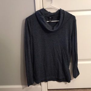 Long sleeve with a build in scarf